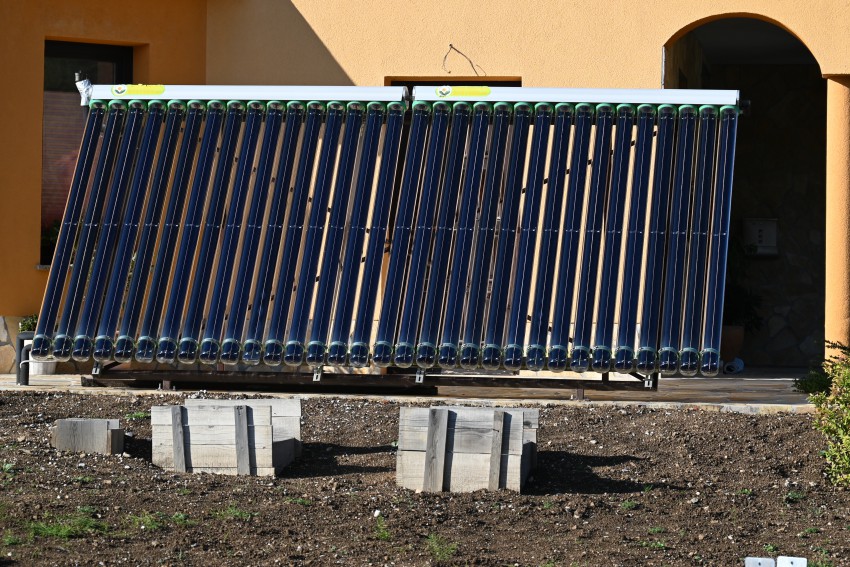 Za sprejemnik sončne energije se vedno najde mesto. Na strehi ali vrtu.