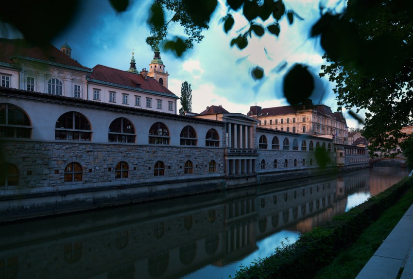 <p>Letos mineva 150 let od rojstva arhitekta Jožeta Plečnika, ki je s svojimi deli pomembno zaznamoval Ljubljano. Na fotografiji: Plečnikove tržnice.</p>