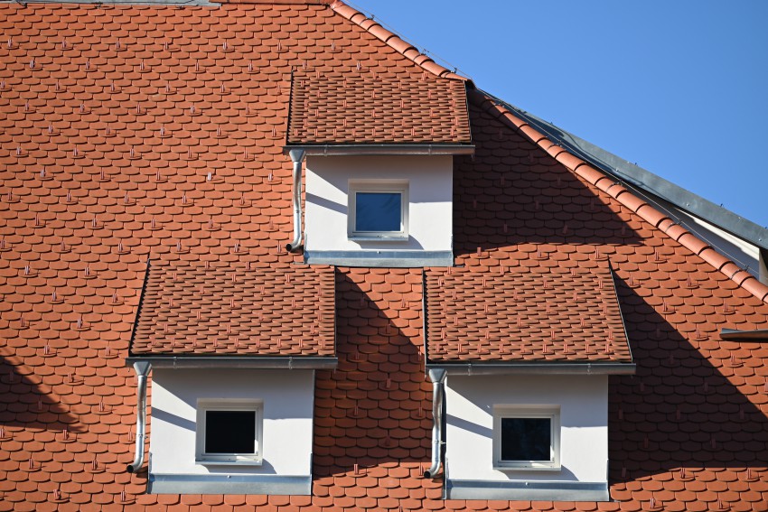 Frčade so lahko pomemben del oblikovanja strehe, imenovane tudi peta fasada.