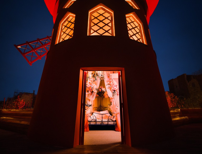 Sobo v kultnem pariškem zabavišču Moulin Rouge na Pigallu bodo odprli za javnost.