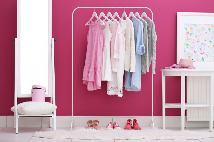 <p>Barvo leta lahko nanesete na steno garderobne sobe.</p>