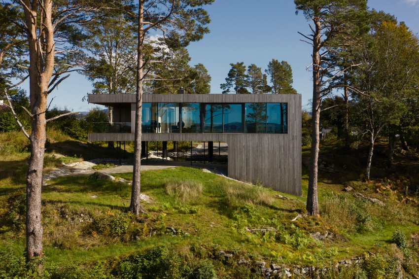 <p>Hišo je zasnoval na Norveškem živeči kanadski arhitekt Todd Saunders.</p>