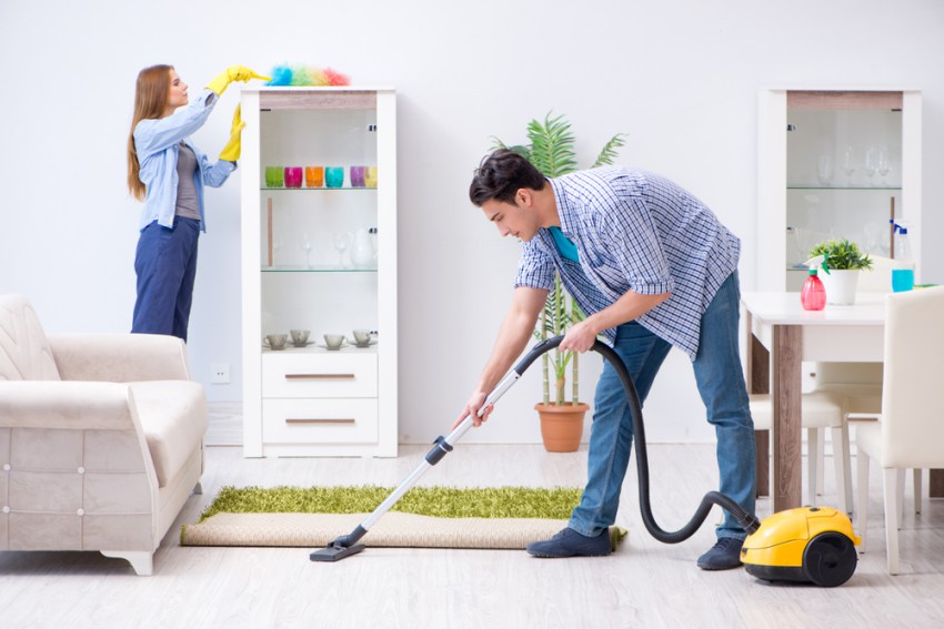 Raje se čiščenja lotite vsak dan po malem in v gospodinjska opravila vključite še ostale družinske člane.