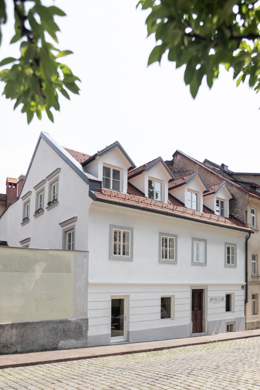 <p>Zunanjost ene izmed najstarejših hiš na Gornjem trgu v Ljubljani po prenovi.</p>